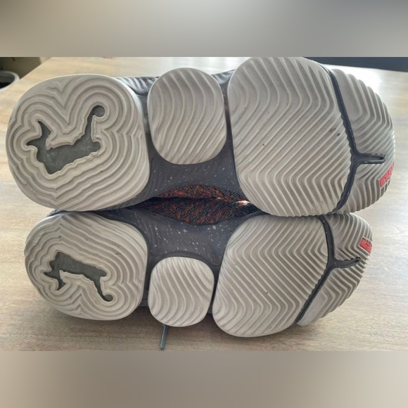 Lebron 16 - Picture 3 of 7